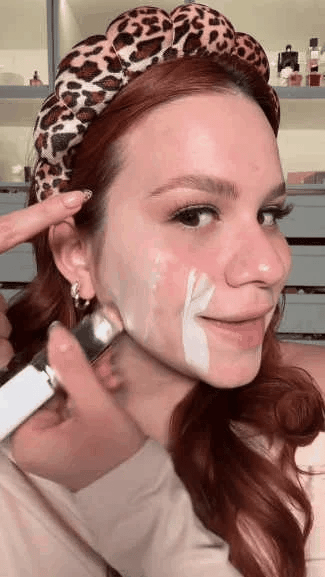 💥BUY 1 GET 1 FREE💥⏰💕🌟Cream Stick V White Korean Color-Changing Foundation Stick